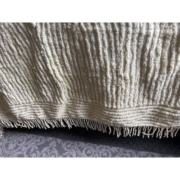 VTG Yellow Cream Chenille Full/ Queen Bedspread 97x98 Fringe Textured Diamond Pa - Picture 4 of 6